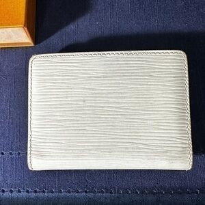 AUTHENTIC Louis Vuitton Elise Cream wallet.